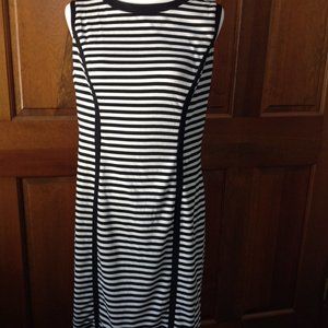 Roulette Sleeveless Black and White Lined Dress with Classy V Neck Back size 10